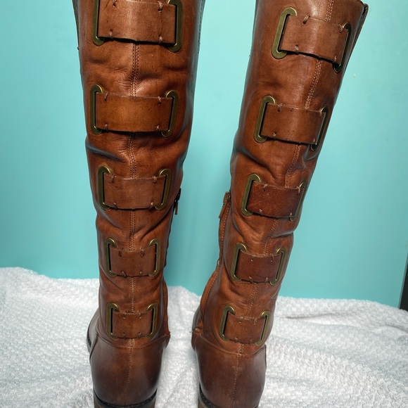 Arturo Chiang size 8 boots. - Picture 4 of 8